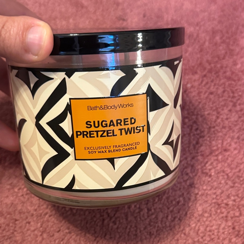 New Bath & Body Works Sugared Pretzel Twist Candle with Black and Cream Design